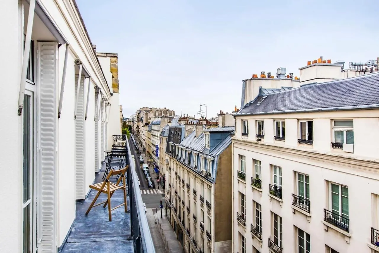 Charming 2 Bedroom With Balcony In 3rd Arr Apartament