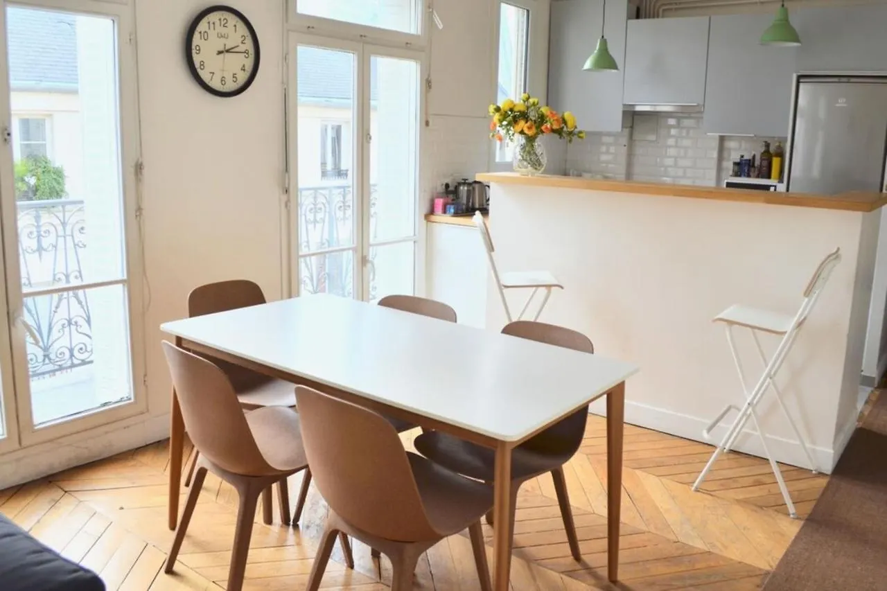 Charming 2 Bedroom With Balcony In 3rd Arr * Paryż