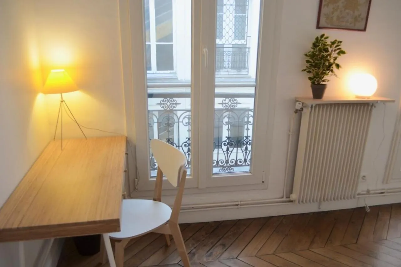 Charming 2 Bedroom With Balcony In 3rd Arr * Paryż