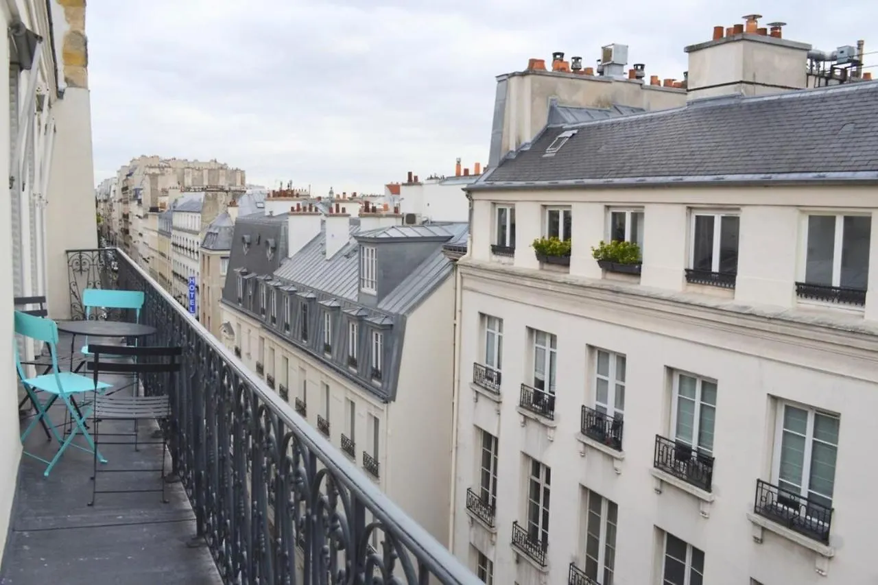 Charming 2 Bedroom With Balcony In 3rd Arr Apartment
