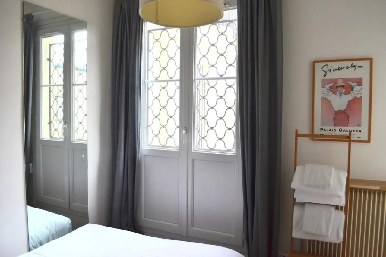 Charming 2 Bedroom With Balcony In 3rd Arr Apartament Paryż
