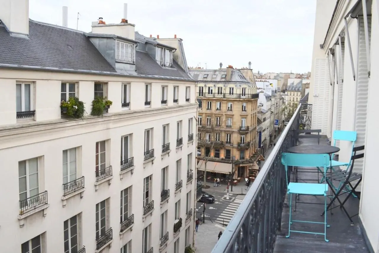 Charming 2 Bedroom With Balcony In 3rd Arr