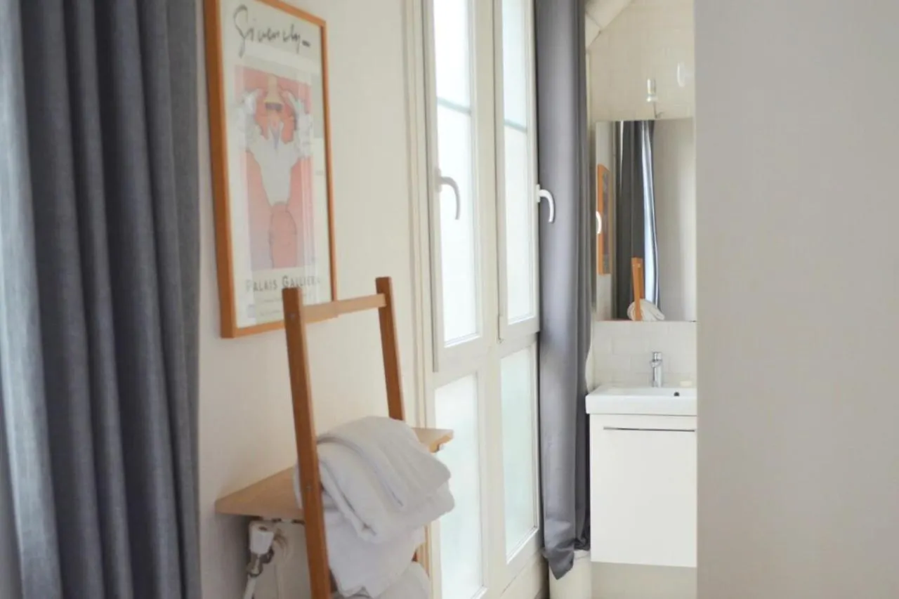 Apartment Charming 2 Bedroom With Balcony In 3rd Arr
